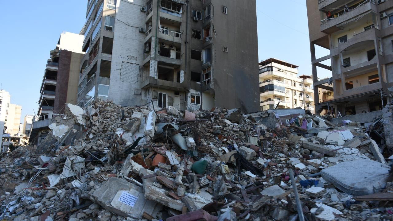 İsrail Saldırılarının İzleri: Beyrut’un Güneyi Harabeye Döndü - Sayfa 1