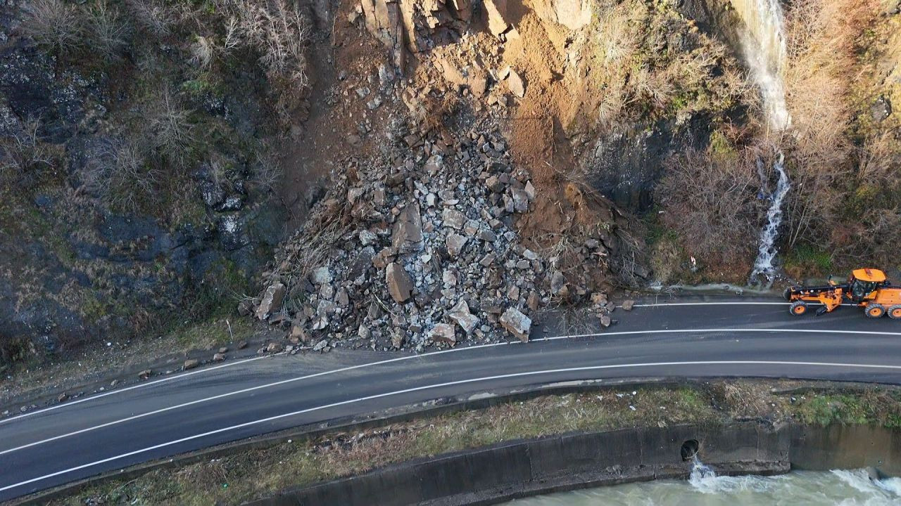 Artvin'de Heyelan Sonrası Borçka-Hopa Karayolu Yeniden Ulaşıma Açıldı - Sayfa 4