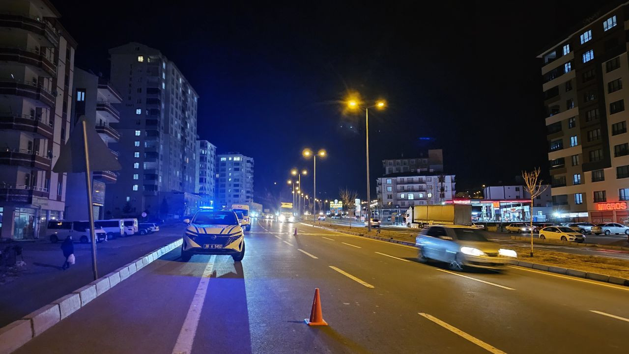 Kayseri'de Kamyonetin Çarptığı Yaya Ağır Yaralandı - Sayfa 2