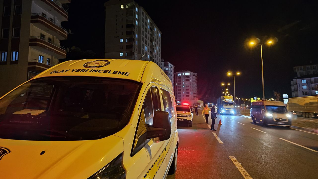 Kayseri'de Kamyonetin Çarptığı Yaya Ağır Yaralandı - Sayfa 6