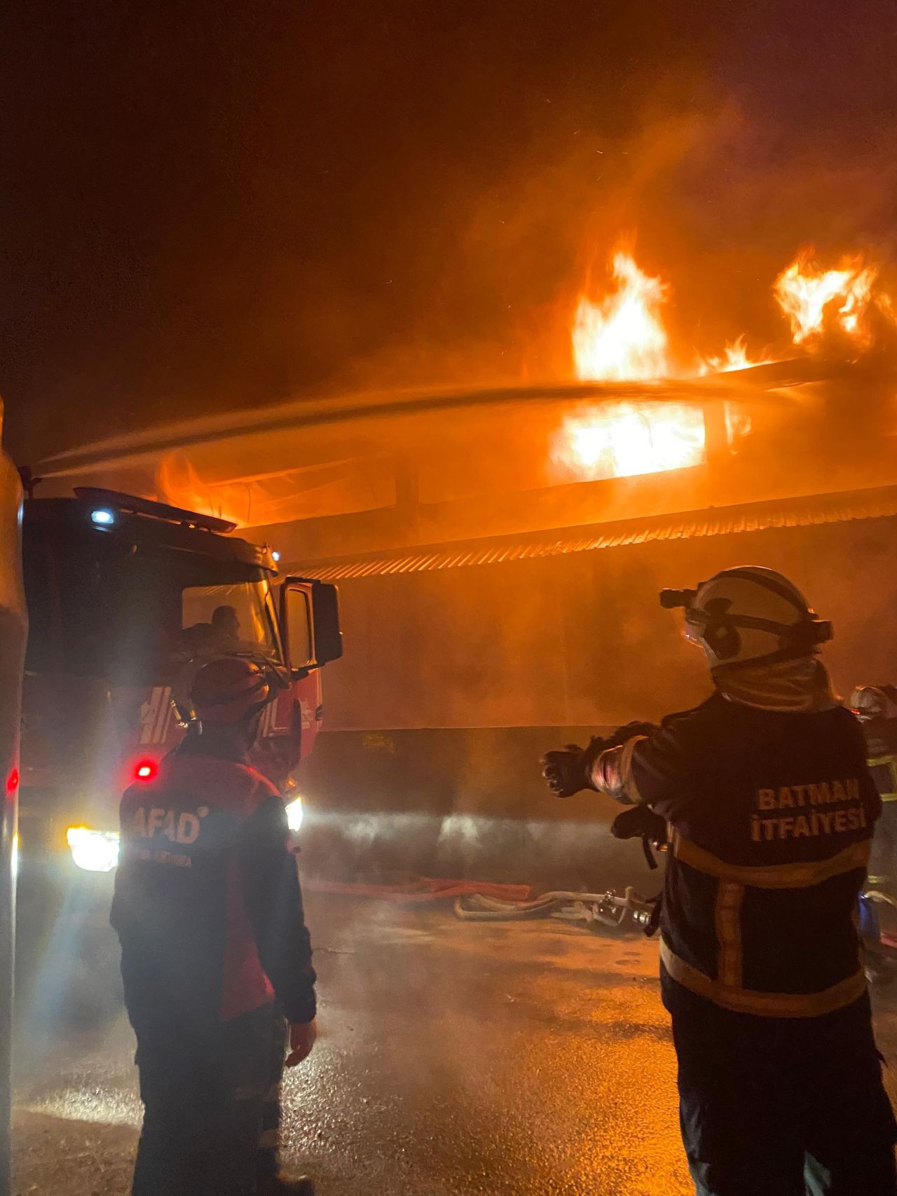 Batman’da Mobilya Fabrikasında Çıkan Yangın Korkuttu - Sayfa 4