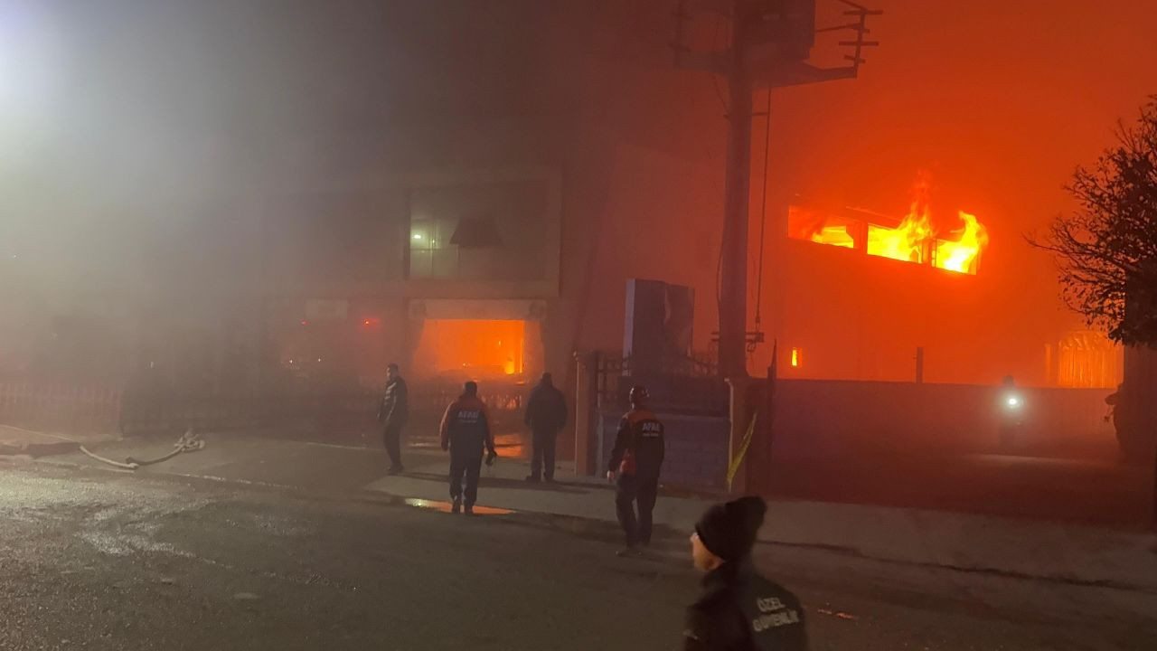 Batman’da Mobilya Fabrikasındaki Yangın 3 Saatte Kontrol Altına Alındı - Sayfa 1