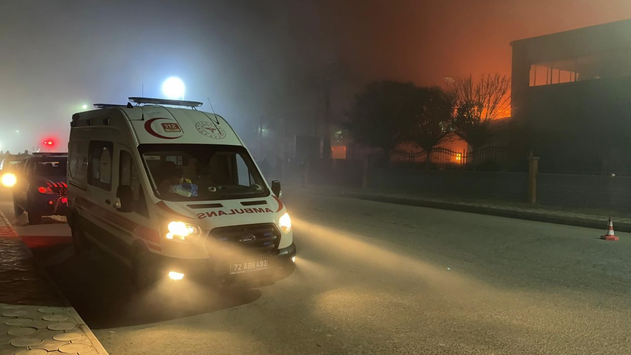 Batman’da Mobilya Fabrikasındaki Yangın 3 Saatte Kontrol Altına Alındı - Sayfa 2