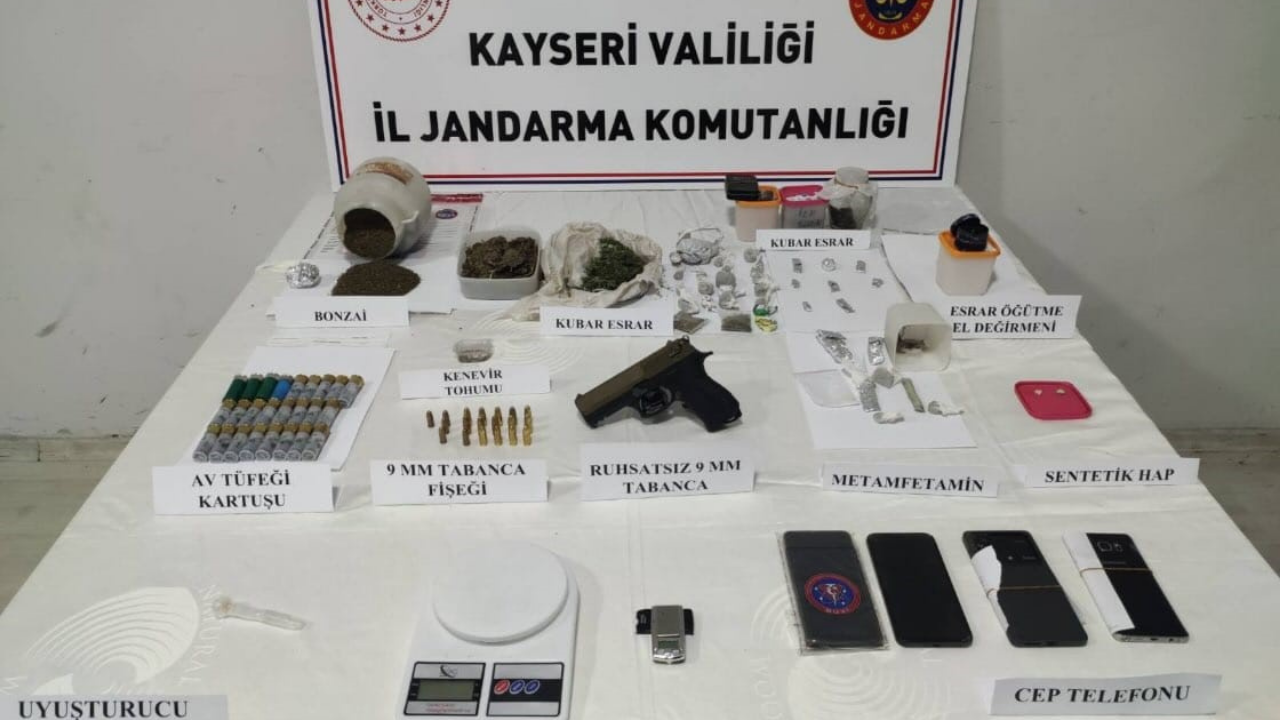 Kayseri’de Jandarmadan 3 İlçede Uyuşturucu Operasyonu: 3 Gözaltı