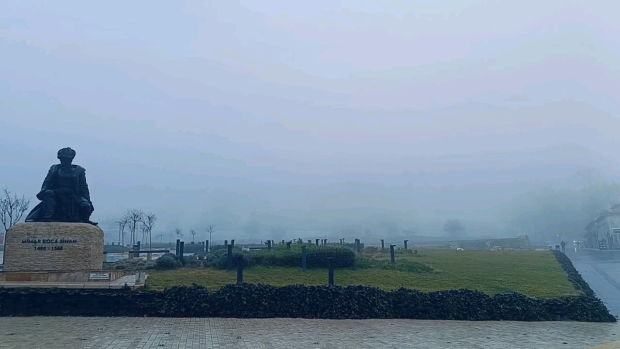 Edirne’de Yoğun Sis: Selimiye Camisi Adeta Gözden Kayboldu