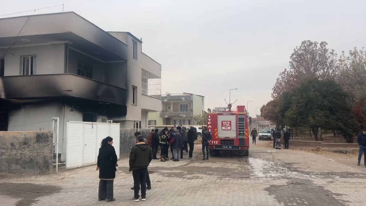 Şanlıurfa'da Ev Yangını: 3 Kişi Hastaneye Kaldırıldı