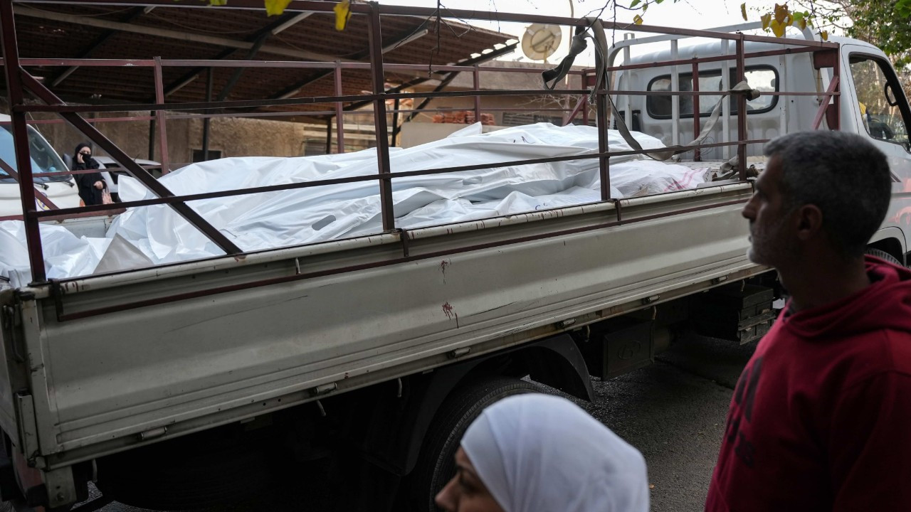 Şam’da Toplu Mezarların Kimliksiz Cenazeleri Defnediliyor