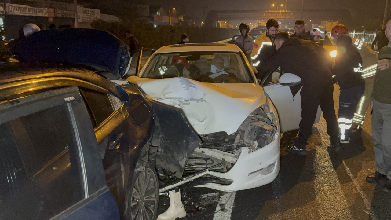 Araçta Bayılan Sürücü Zincirleme Kazaya Yol Açtı: 3 Yaralı - Sayfa 2