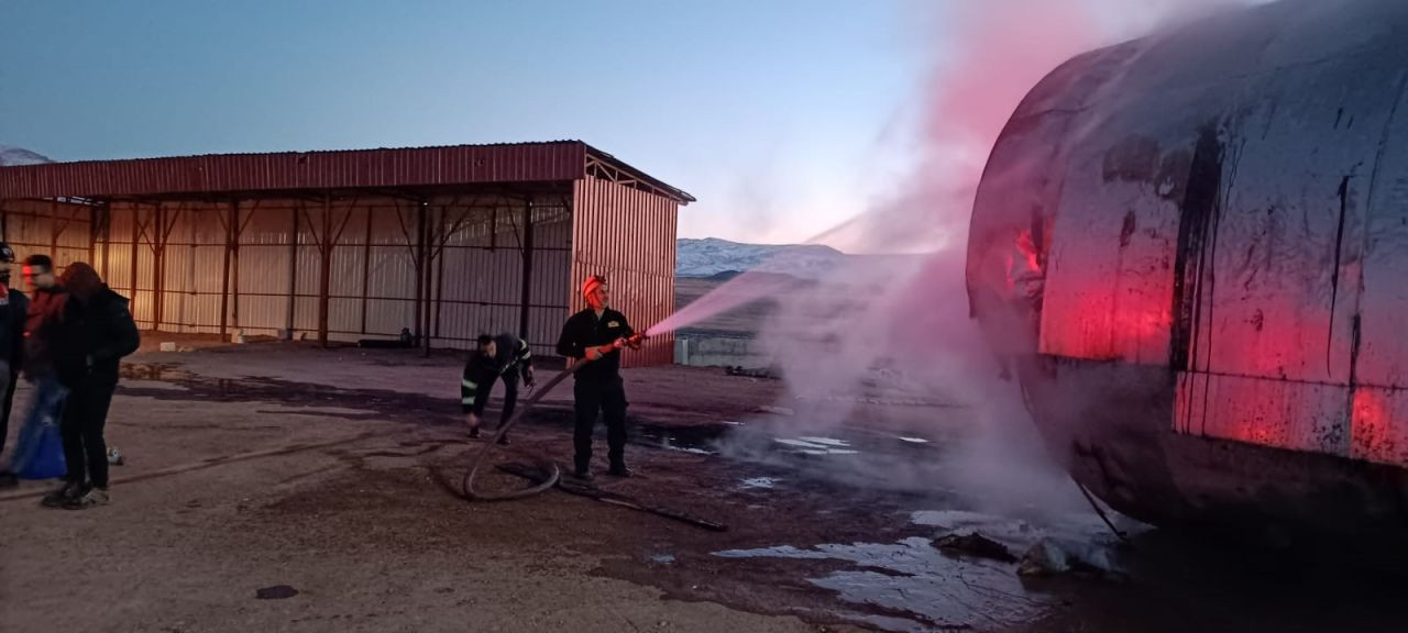 Doğubayazıt'ta Petrol İstasyonunda Yangın Korkuttu - Sayfa 1