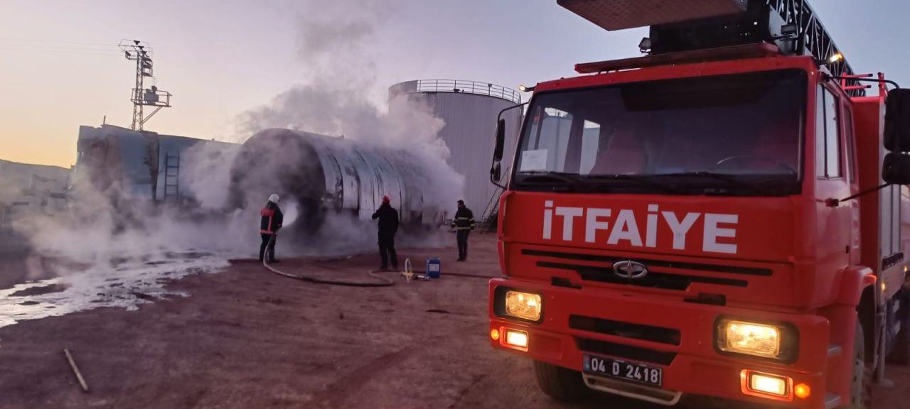 Doğubayazıt'ta Petrol İstasyonunda Yangın Korkuttu - Sayfa 7