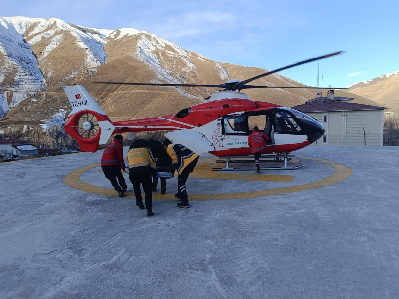 Van’da 60 Yaşındaki Hasta İçin Helikopter Ambulans Havalandı - Sayfa 1