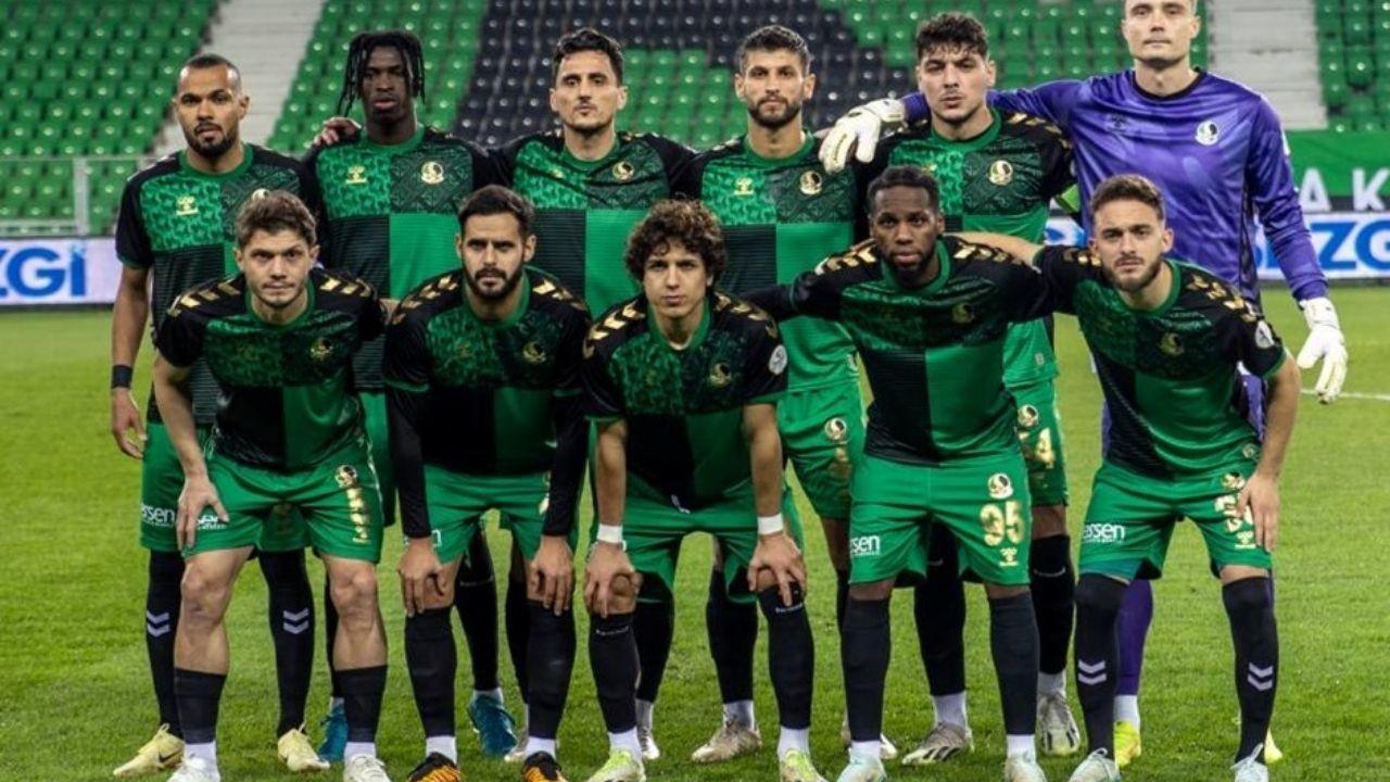 Sakaryaspor İlk Yarıyı Golsüz Tamamladı: Canlı Anlatım