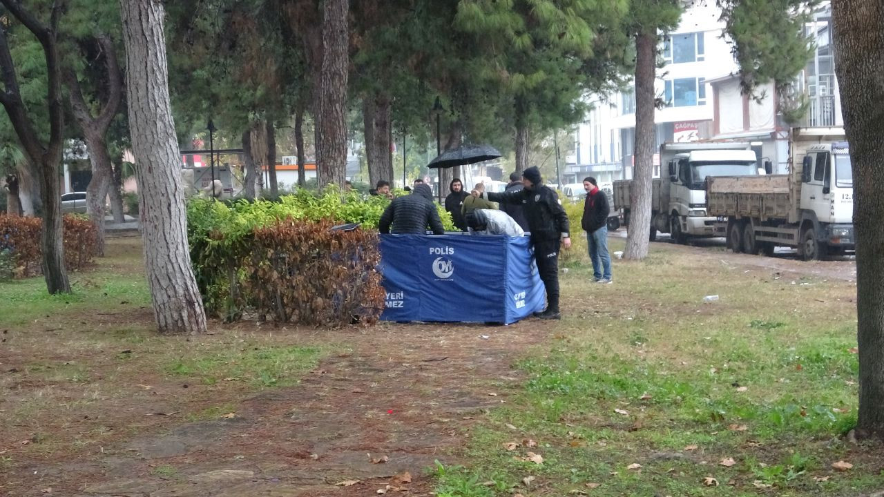 Mobilya Ustası Parkta Ölü Bulundu, Ceset Şemsiye Altında İncelendi - Sayfa 3