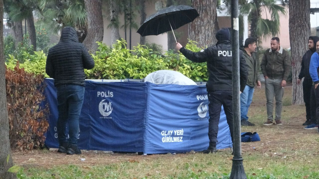 Mobilya Ustası Parkta Ölü Bulundu, Ceset Şemsiye Altında İncelendi - Sayfa 4