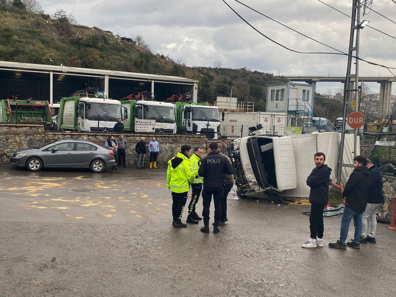 Beykoz'da Kamyon Devrildi: 2 Yaralı - Sayfa 2