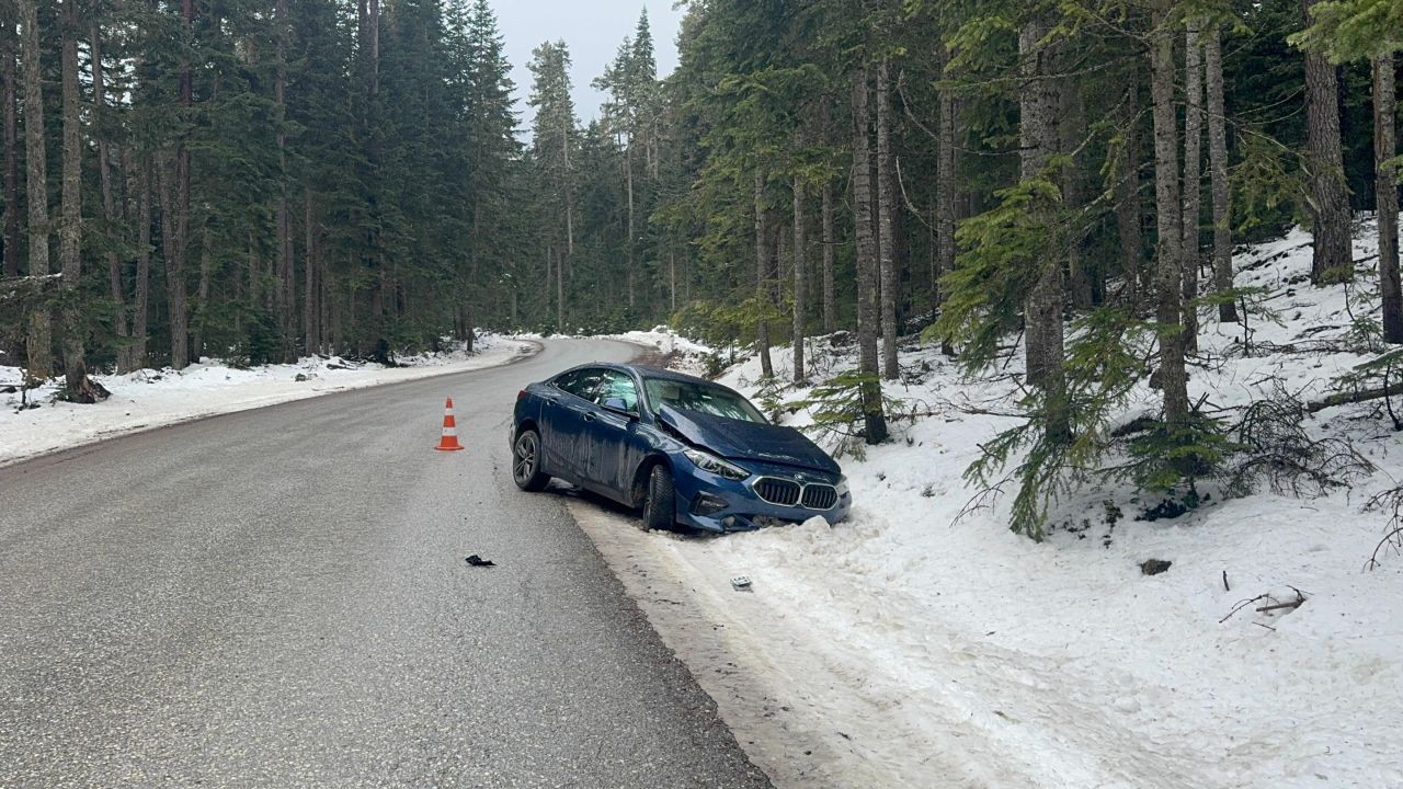 Bolu'da lüks otomobil kontrolden çıktı, kara saplandı - Sayfa 5