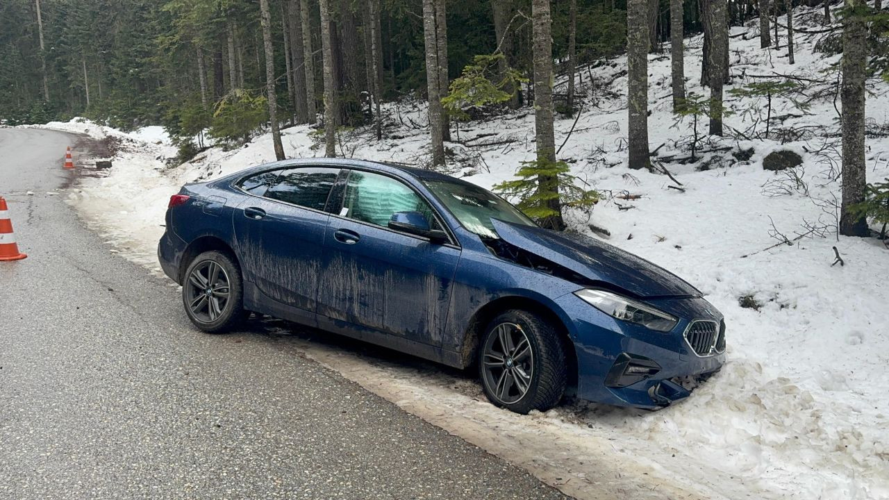 Bolu'da lüks otomobil kontrolden çıktı, kara saplandı - Sayfa 4