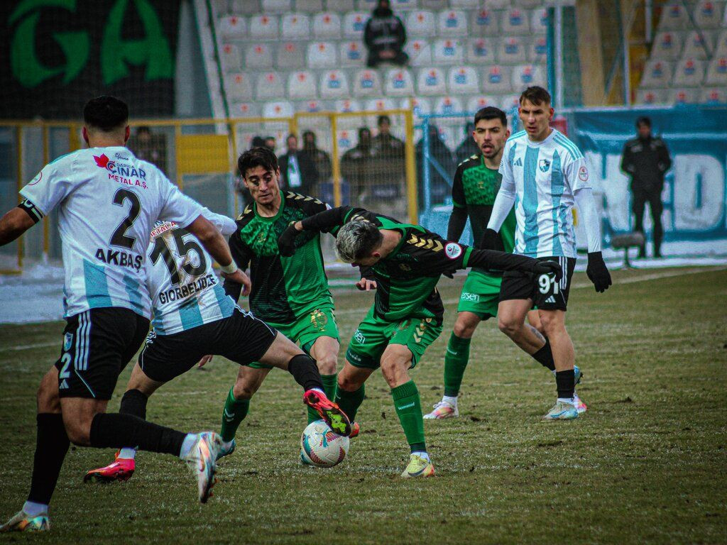 Dondurucu Soğukta Gol Çıkmadı: Erzurumspor-Sakaryaspor 0-0 - Sayfa 1