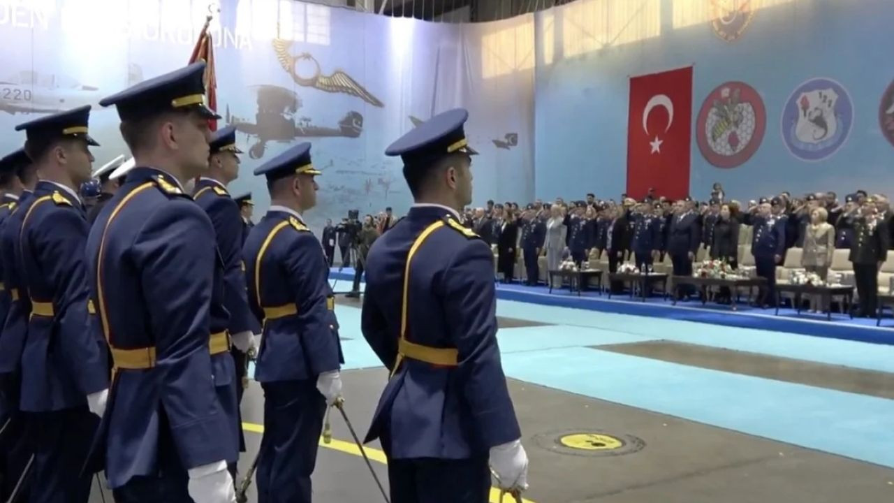 İzmir Çiğli’de 64 Subayın Mezuniyet Ve Bröve Töreni Düzenlendi - Sayfa 1