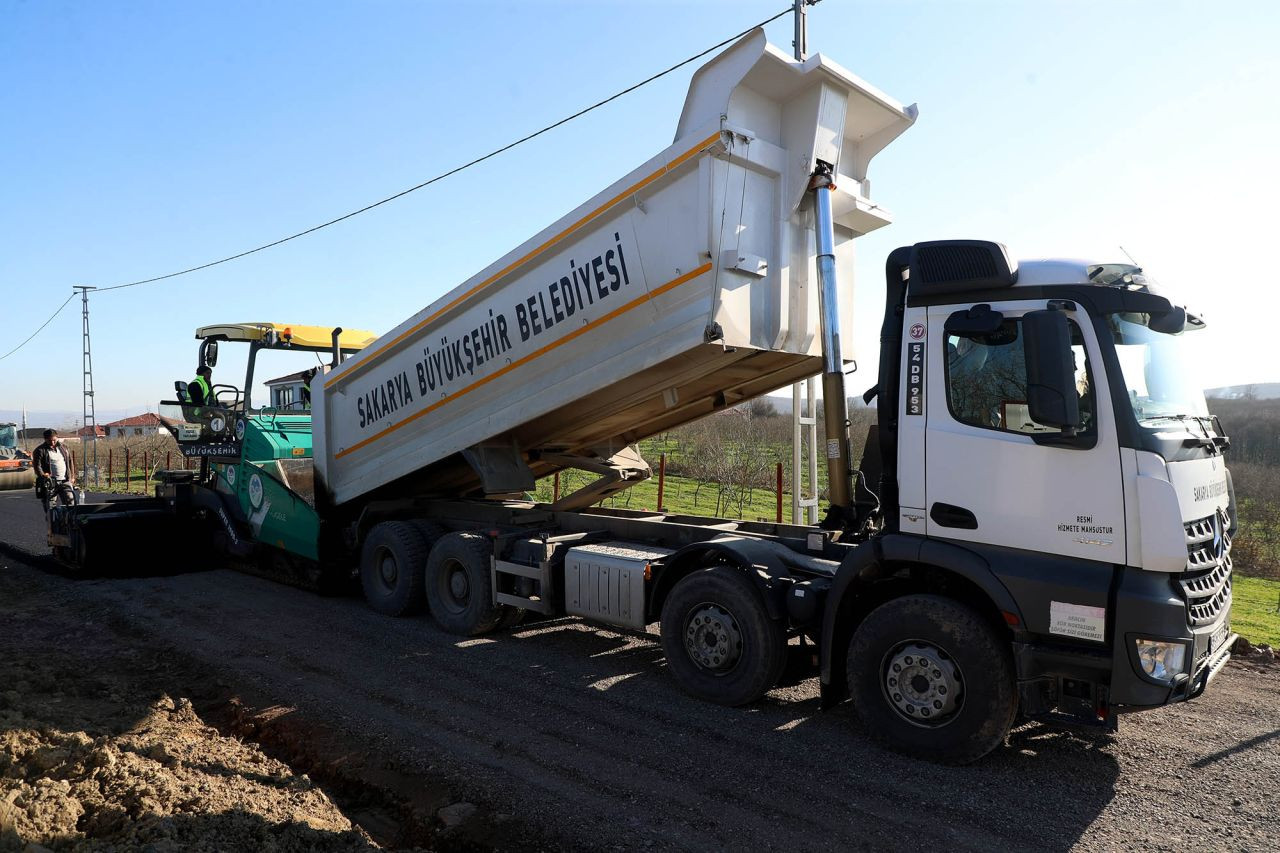 Söğütlü'de Asfalt Seferberliği: O Mahalleler Modern Yollara Kavuşuyor! - Sayfa 8