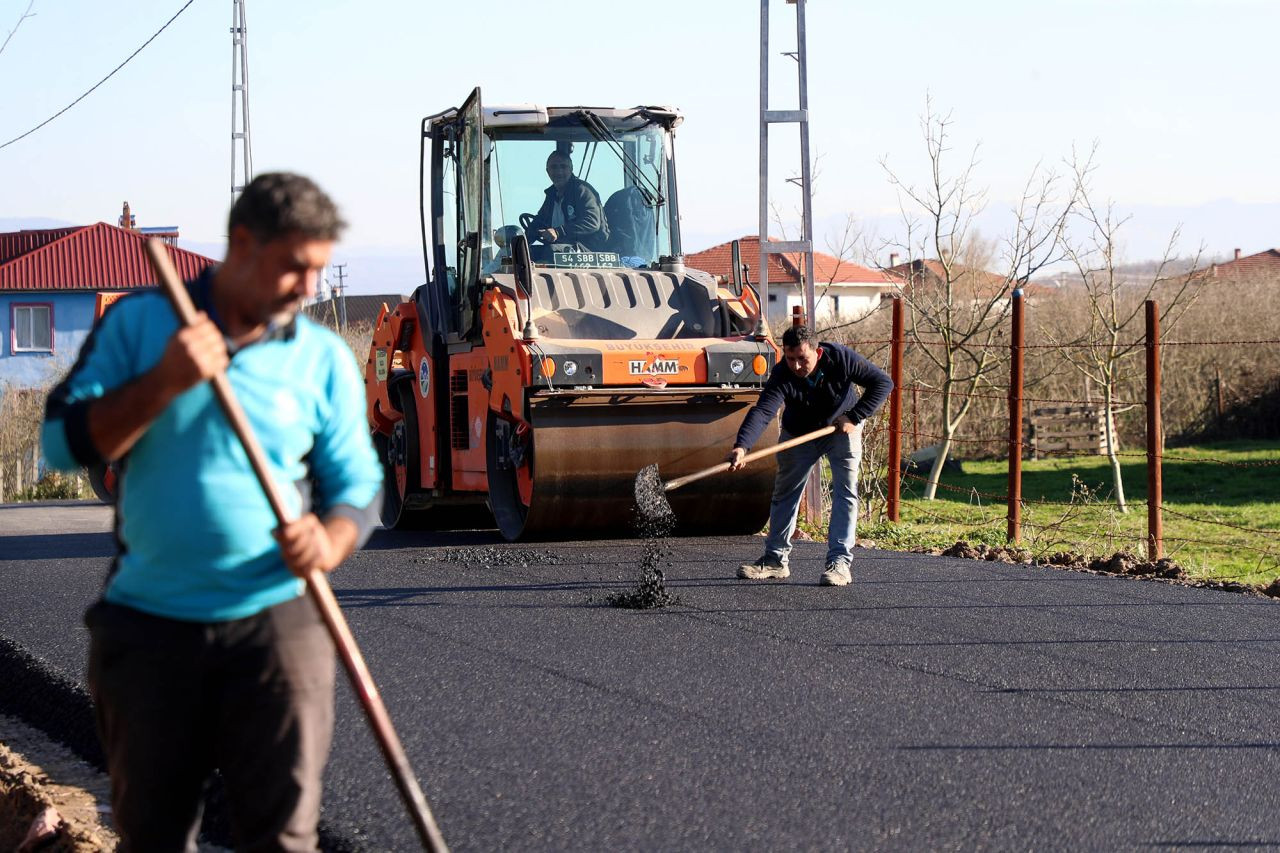 Söğütlü'de Asfalt Seferberliği: O Mahalleler Modern Yollara Kavuşuyor! - Sayfa 10