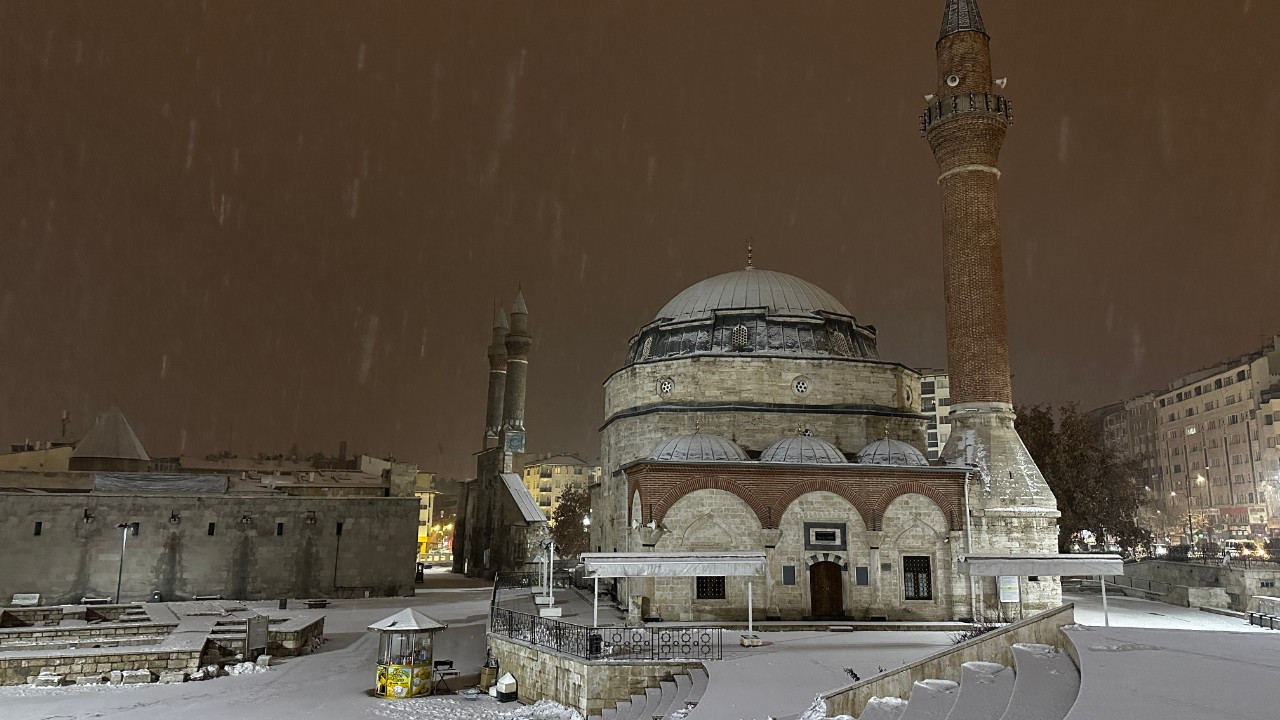 En Uzun Gecede Masalsı Görüntüler: Sivas Beyaza Büründü