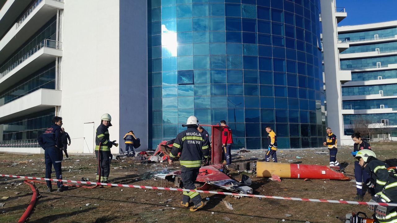 Yoğun Sis Nedeniyle Hastane Binasına Çarpan Helikopter Düştü: 4 Ölü - Sayfa 2