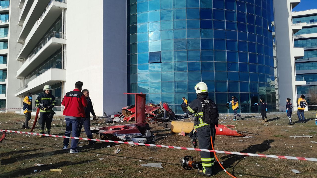 Yoğun Sis Nedeniyle Hastane Binasına Çarpan Helikopter Düştü: 4 Ölü - Sayfa 3