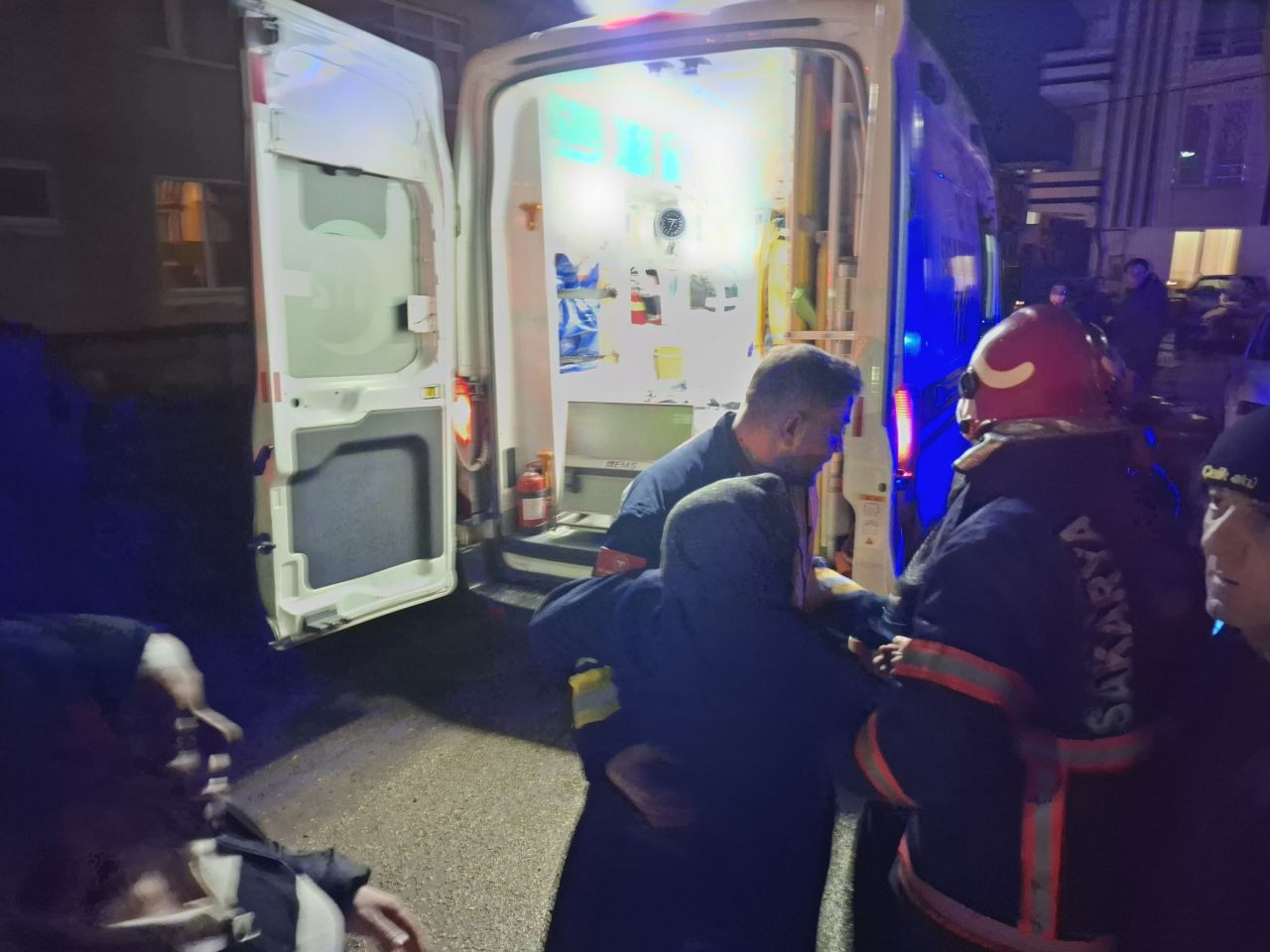 Sakarya'da 3 Katlı Binada Yangın: 1 Kişi Dumandan Etkilendi - Sayfa 6