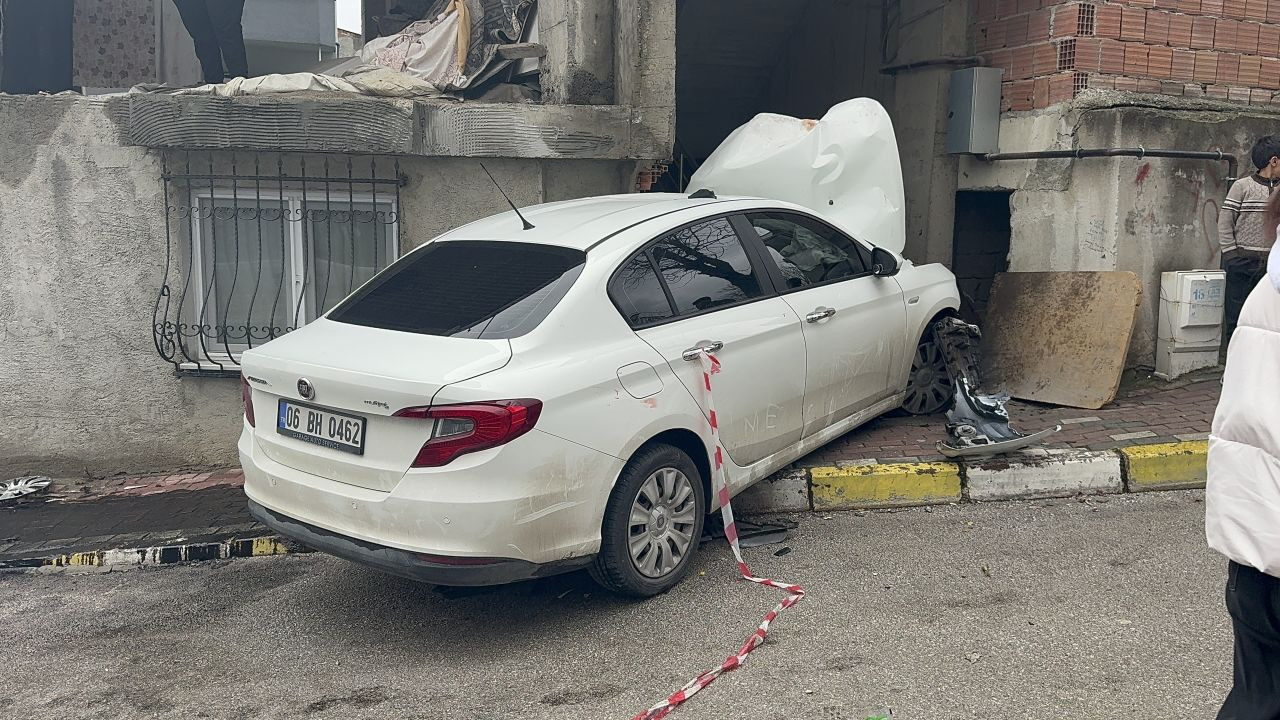 Kocaeli’de Freni Boşalan Otomobilin Binaya Çarpması Sonucu 4 Kişi Yaralandı - Sayfa 8