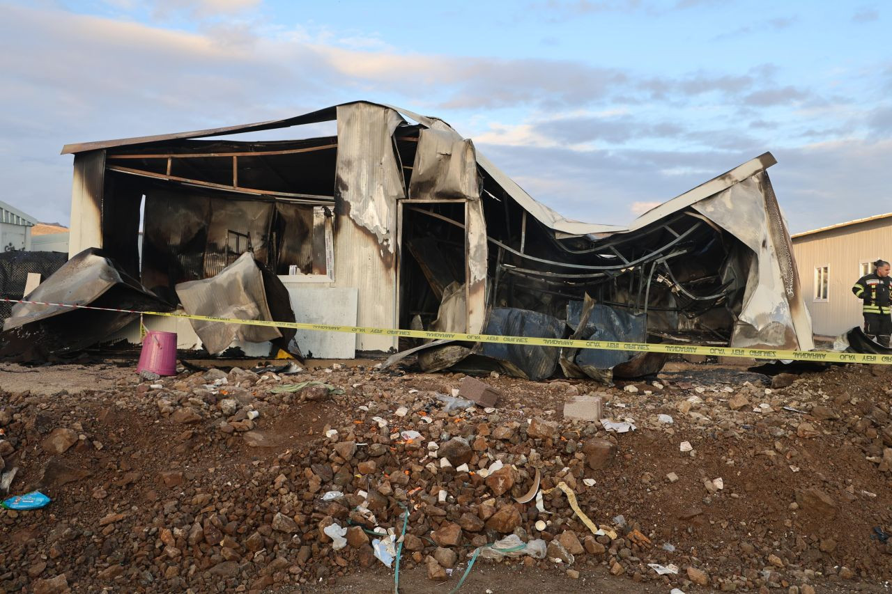 Elazığ’da İnşaat Şantiyesinde Konteyner Yangını: 3 Yaralı - Sayfa 3