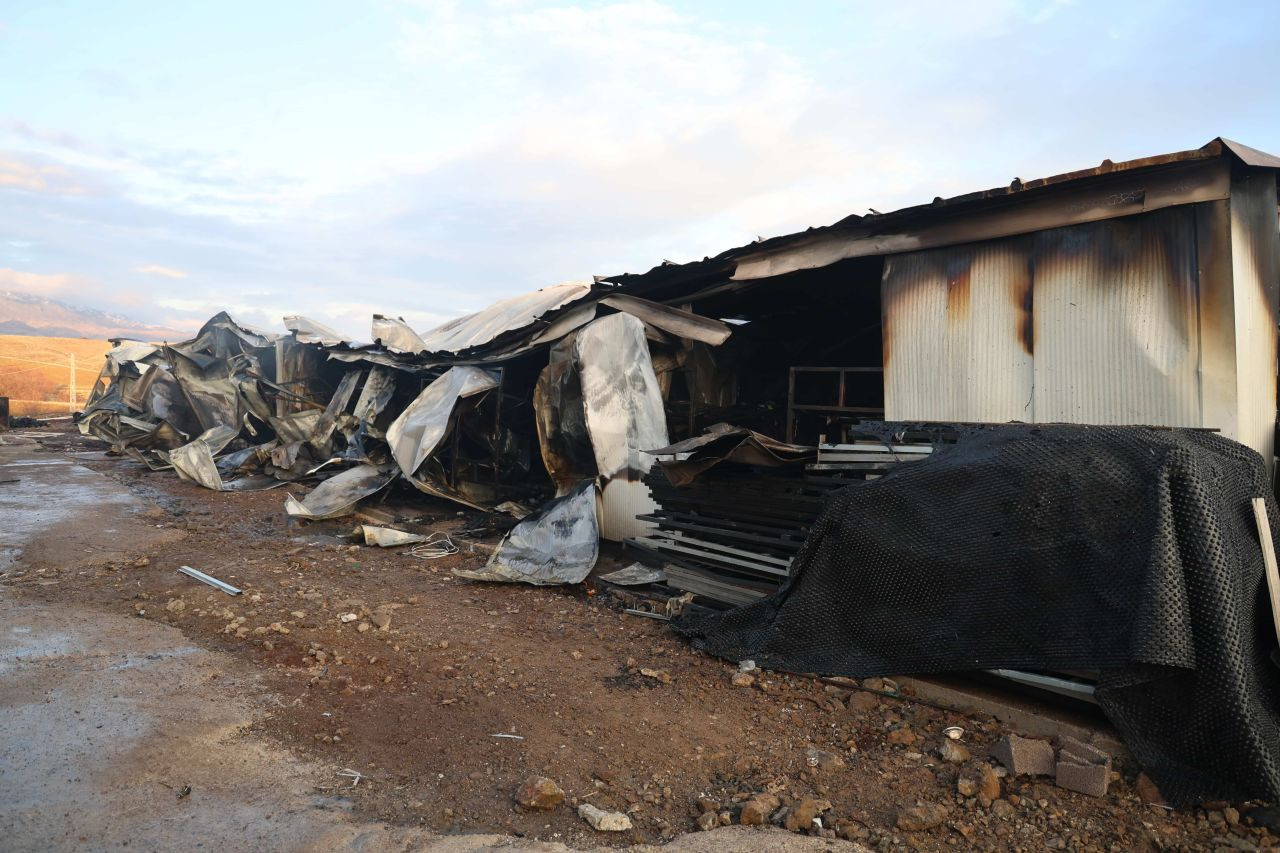 Elazığ’da İnşaat Şantiyesinde Konteyner Yangını: 3 Yaralı - Sayfa 4