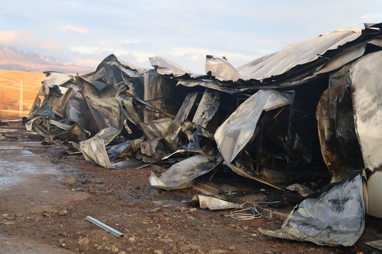 Elazığ’da İnşaat Şantiyesinde Konteyner Yangını: 3 Yaralı - Sayfa 2