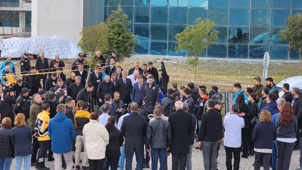 Sağlık Bakanı Memişoğlu, Ambulans Helikopter Kazası Bölgesinde İncelemelerde Bulundu