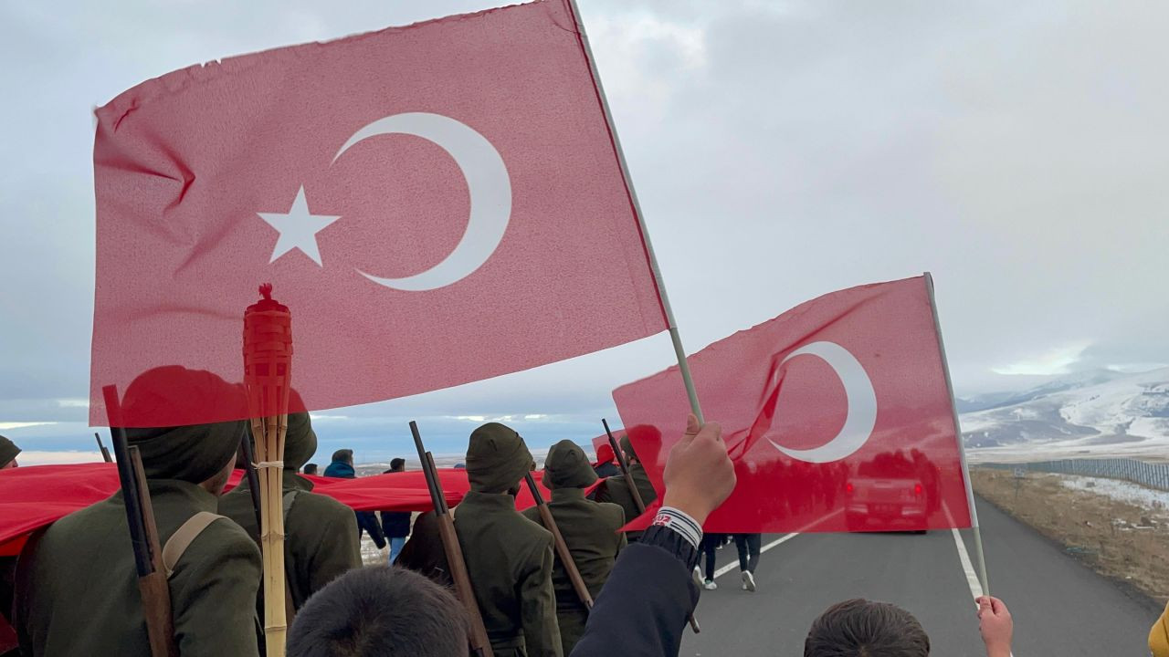 Sarıkamış Şehitleri İçin Sıfırın Altında Saygı Nöbeti - Sayfa 1
