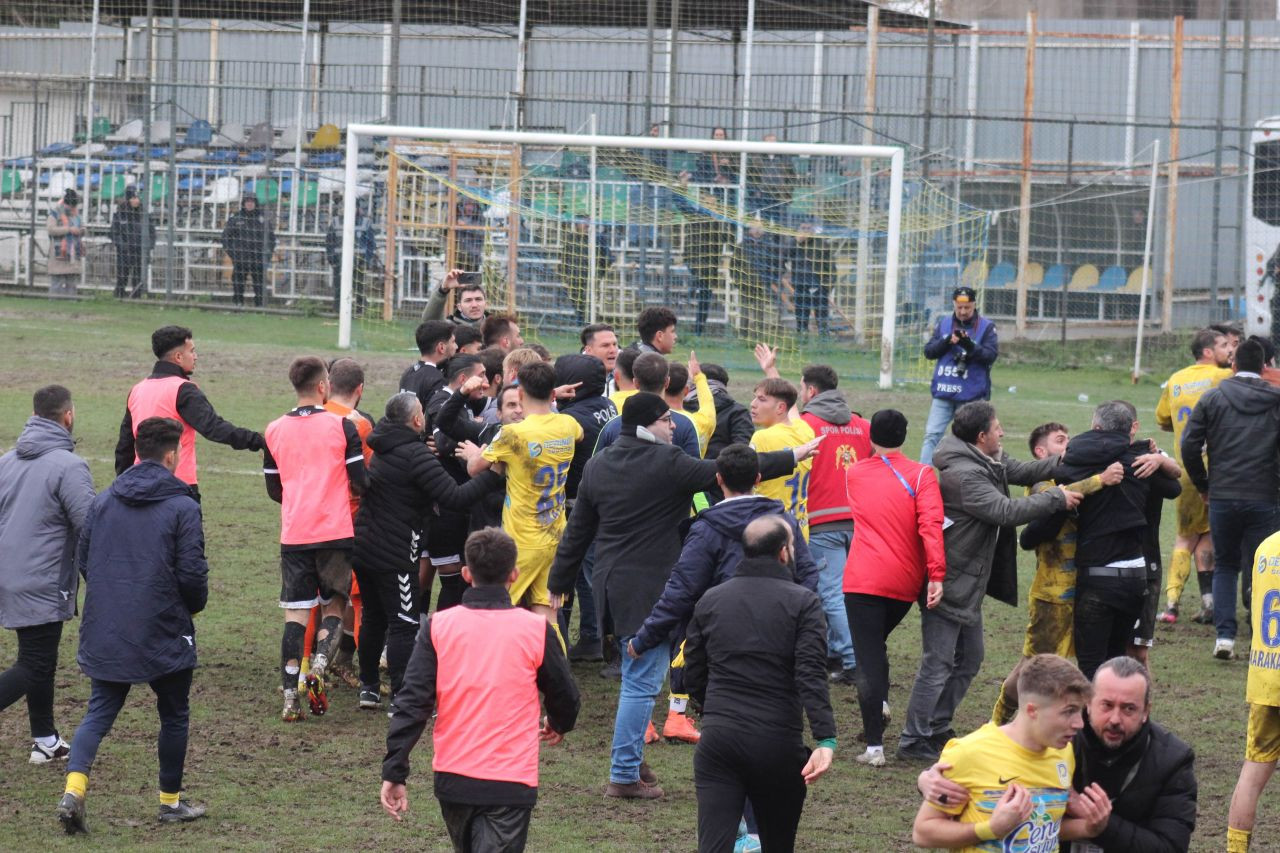 TFF 2. Lig’de Gergin Maç Sonrası Kavga: Polis Müdahale Etti - Sayfa 1