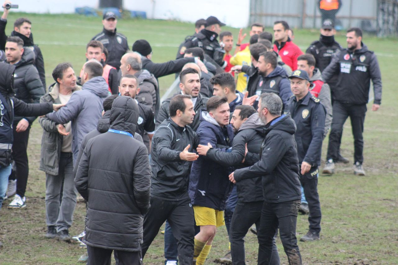 TFF 2. Lig’de Gergin Maç Sonrası Kavga: Polis Müdahale Etti - Sayfa 6