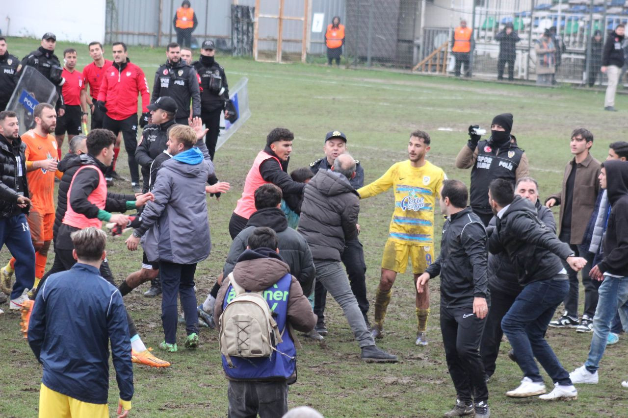 TFF 2. Lig’de Gergin Maç Sonrası Kavga: Polis Müdahale Etti - Sayfa 7