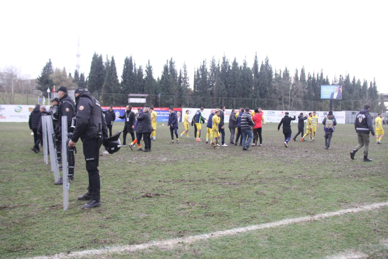 TFF 2. Lig’de Gergin Maç Sonrası Kavga: Polis Müdahale Etti - Sayfa 11