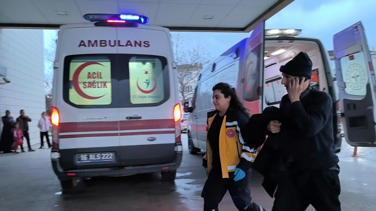 Hapşıran Sürücü Kontrolü Kaybetti: 2 Kişi Yaralandı - Sayfa 1