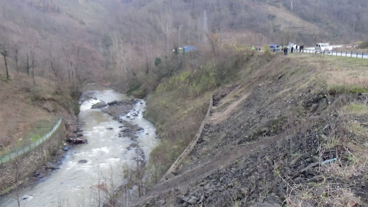 Trabzon’da Dereye Uçan Otomobilde 19 Yaşındaki Sürücü Hayatını Kaybetti - Sayfa 1