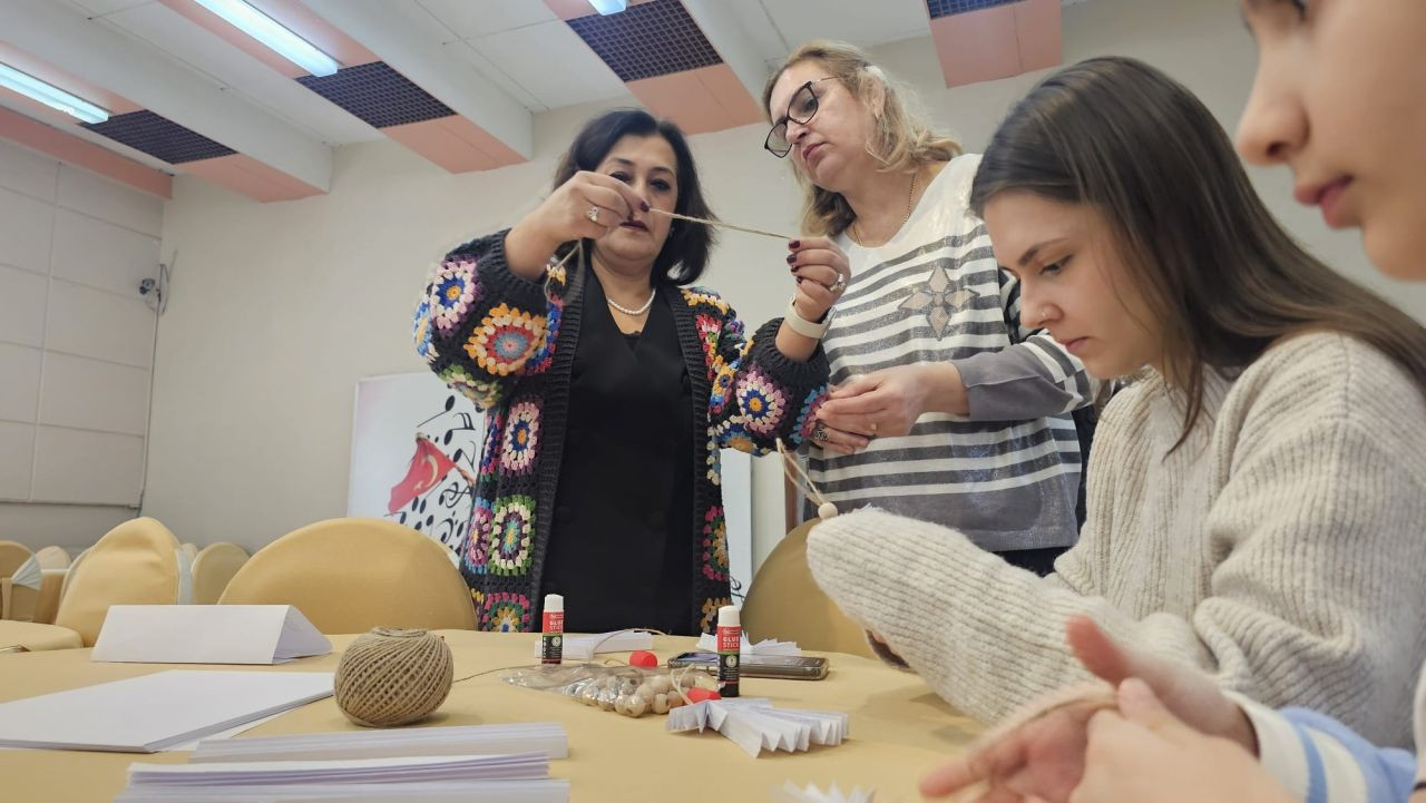 Bandırma’da Yılbaşı Coşkusu: El Emeği Workshop Etkinliği Başladı - Sayfa 4