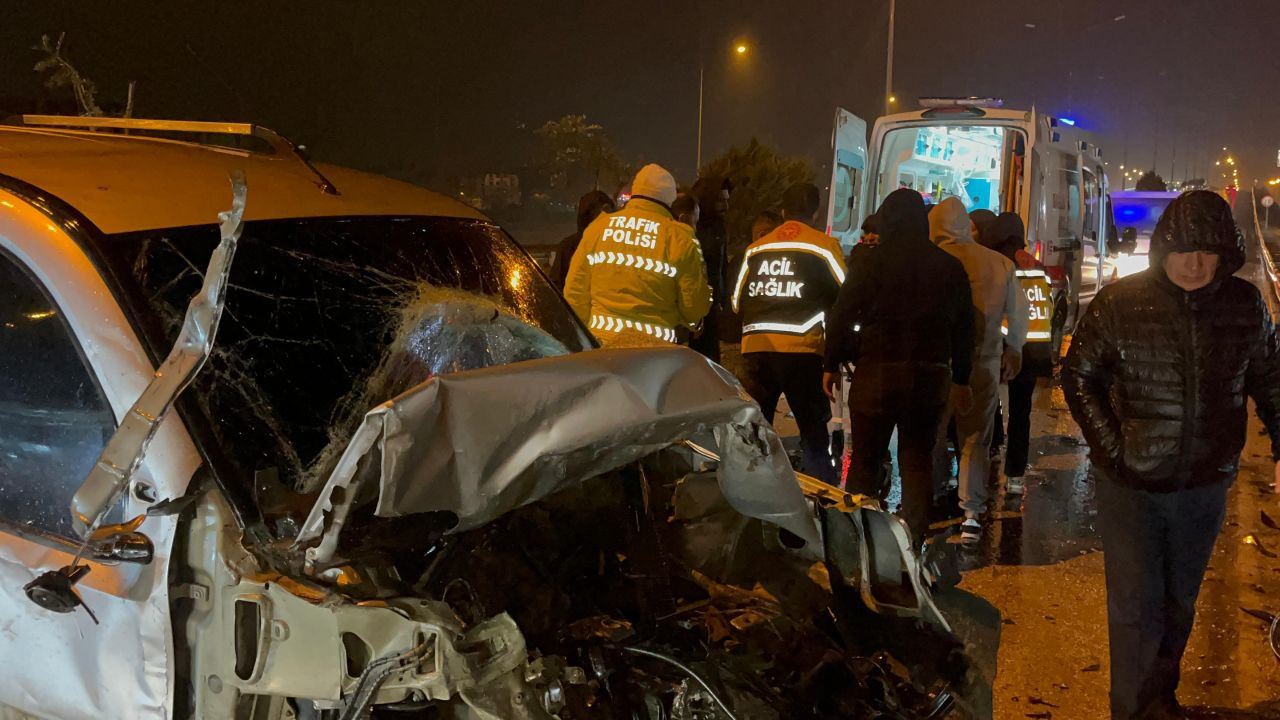 Antakya’da Kontrol Kaybeden Araç Refüje Çarptı: Sürücü Yaralandı - Sayfa 2