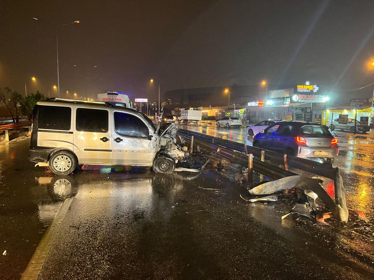 Antakya’da Kontrol Kaybeden Araç Refüje Çarptı: Sürücü Yaralandı - Sayfa 3