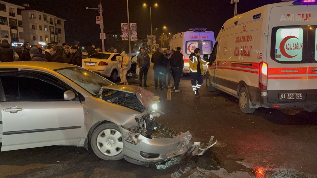 Düzce Metek Kavşağı’nda Yine Kaza: 3 Yaralı - Sayfa 7