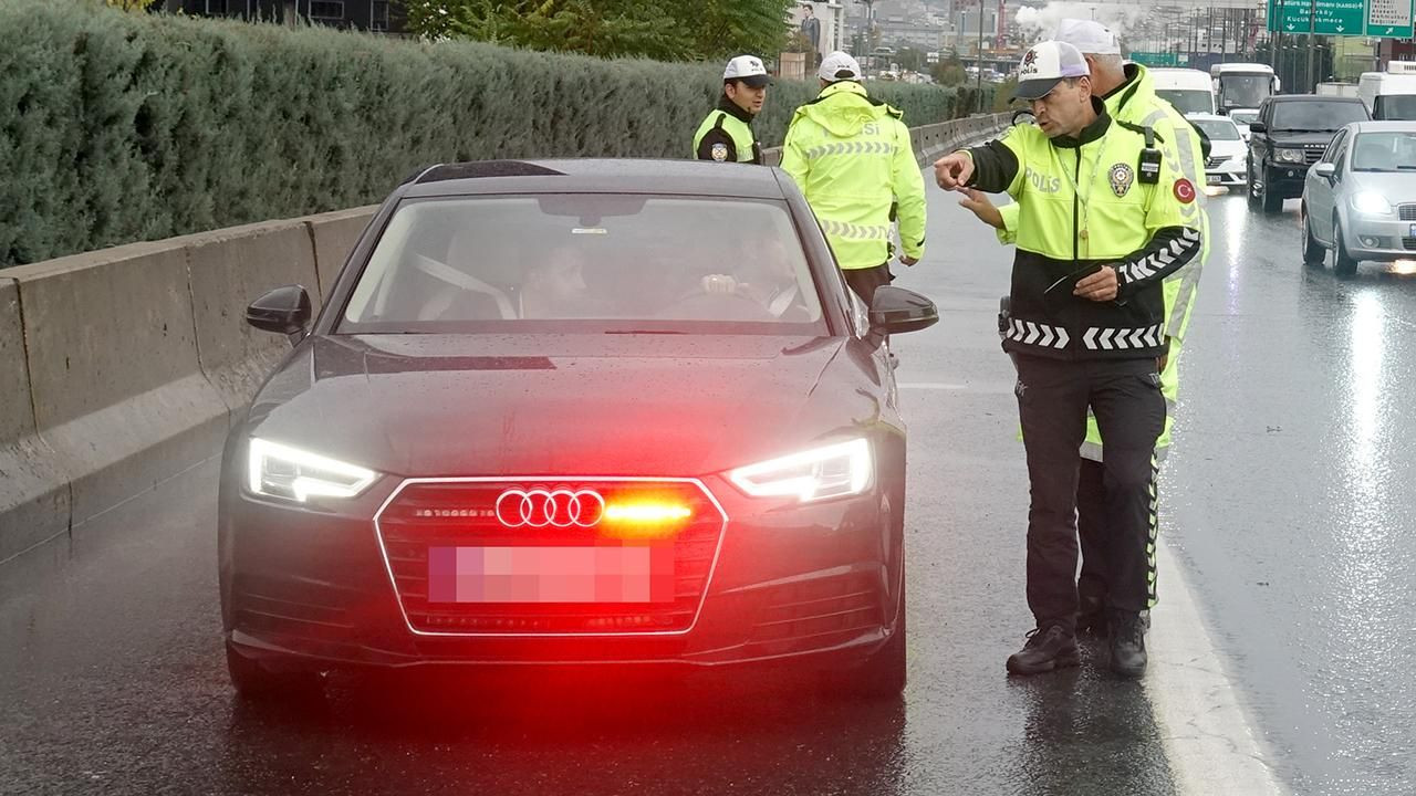 Trafik Polislerinden Sıkı Denetim! Yılbaşından Bu Yana 11 Bin 591 Çakar Sürücüsüne İşlem Yapıldı - Sayfa 3