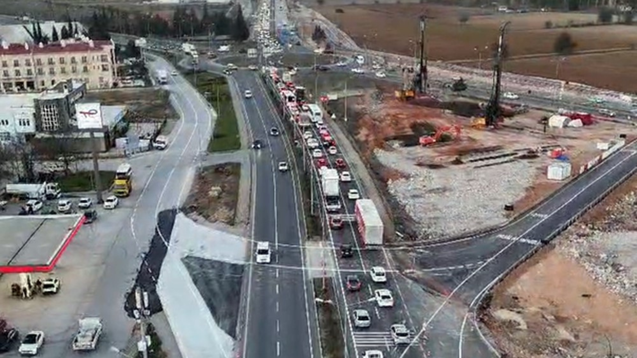 Kötekli Kavşağı'ndaki Çalışmalar Nedeniyle Trafik Servis Yollarına Yönlendirilecek