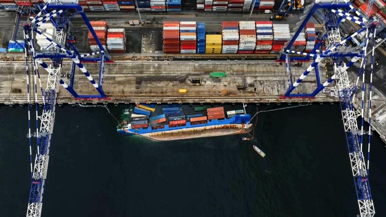 Ambarlı Limanı'nda Yan Yatan Gemi Havadan Görüntülendi - Sayfa 7