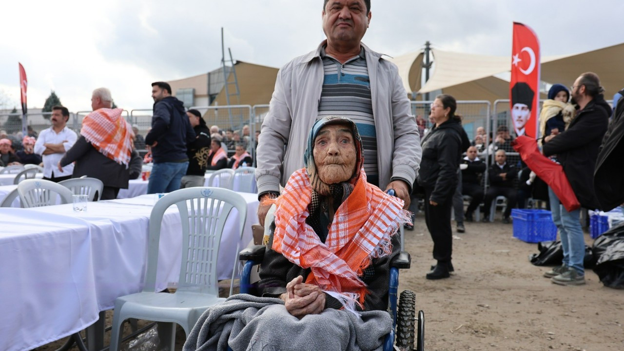 Hatice ninenin deve güreşi aşkı, engel tanımıyor