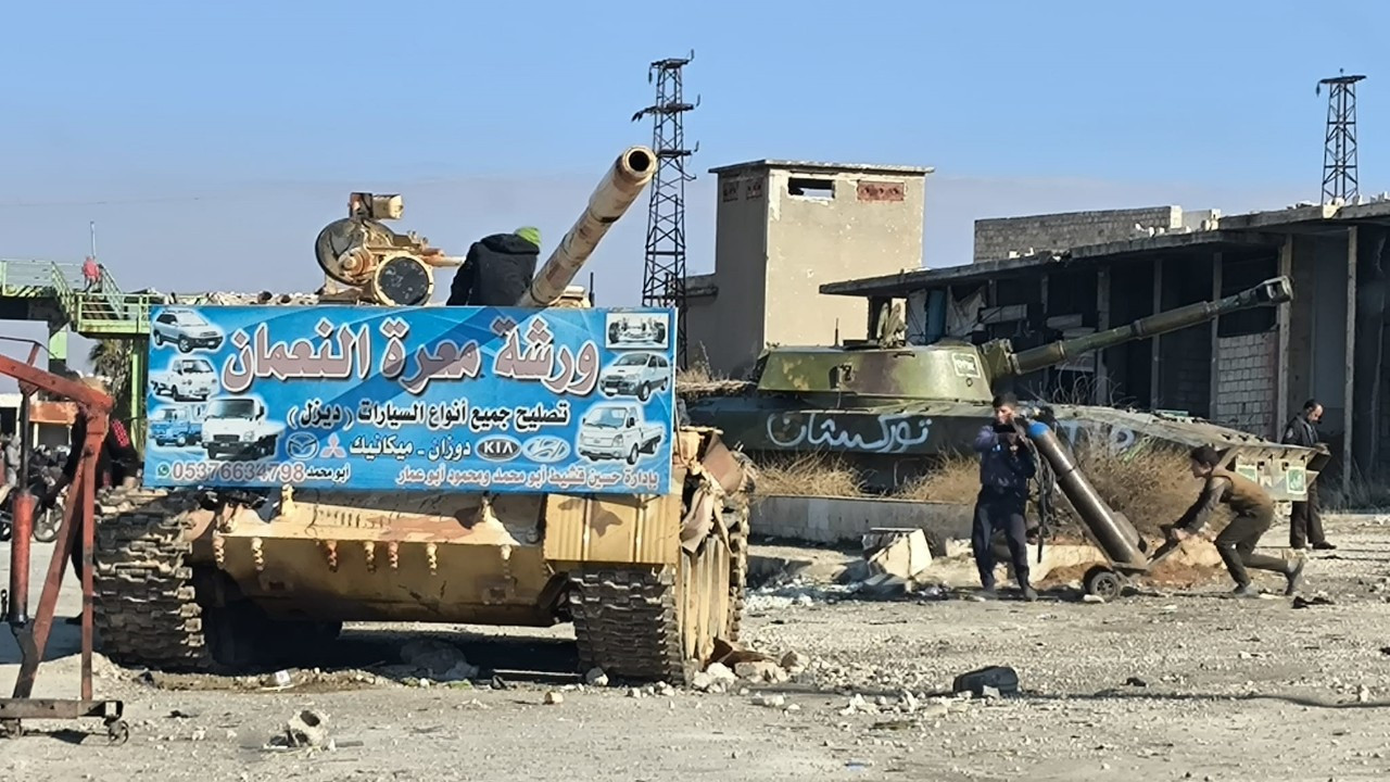 Rejim askerlerinin bombaladıkları evlerin demirlerini söküp sattığı ortaya çıktı